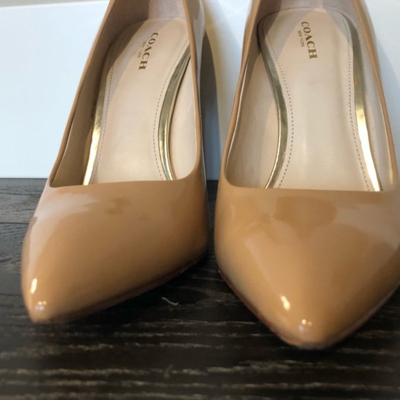 Coach Nude/Tan Patent Leather Pointed Toe Heels Pumps Size 8.5 - Picture 10 of 17